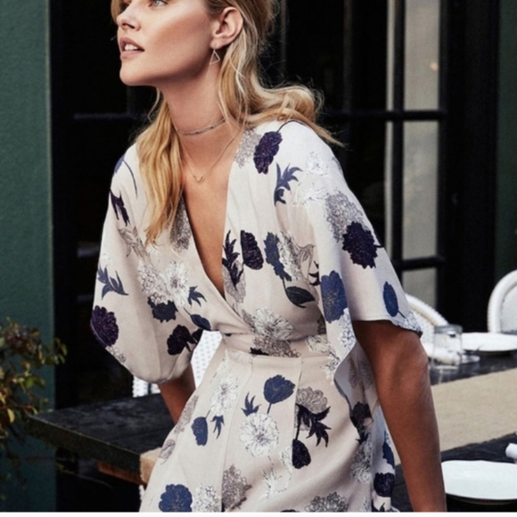 ASTR the Label “Sylvie” floral print romper Size Medium NWT - Picture 1 of 12
